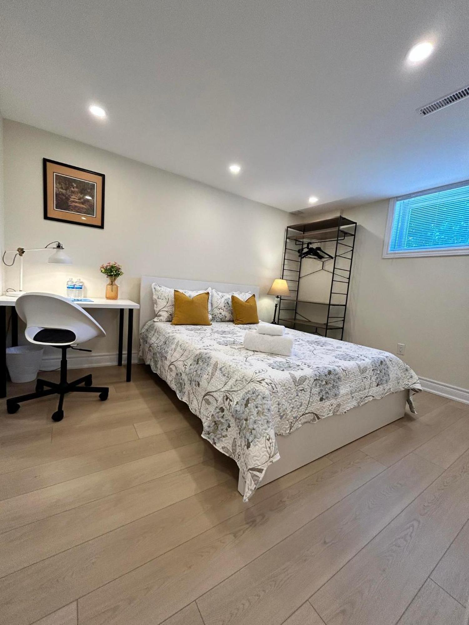 Brand New Lower Home With Exclusive Bathroom Toronto Exterior photo
