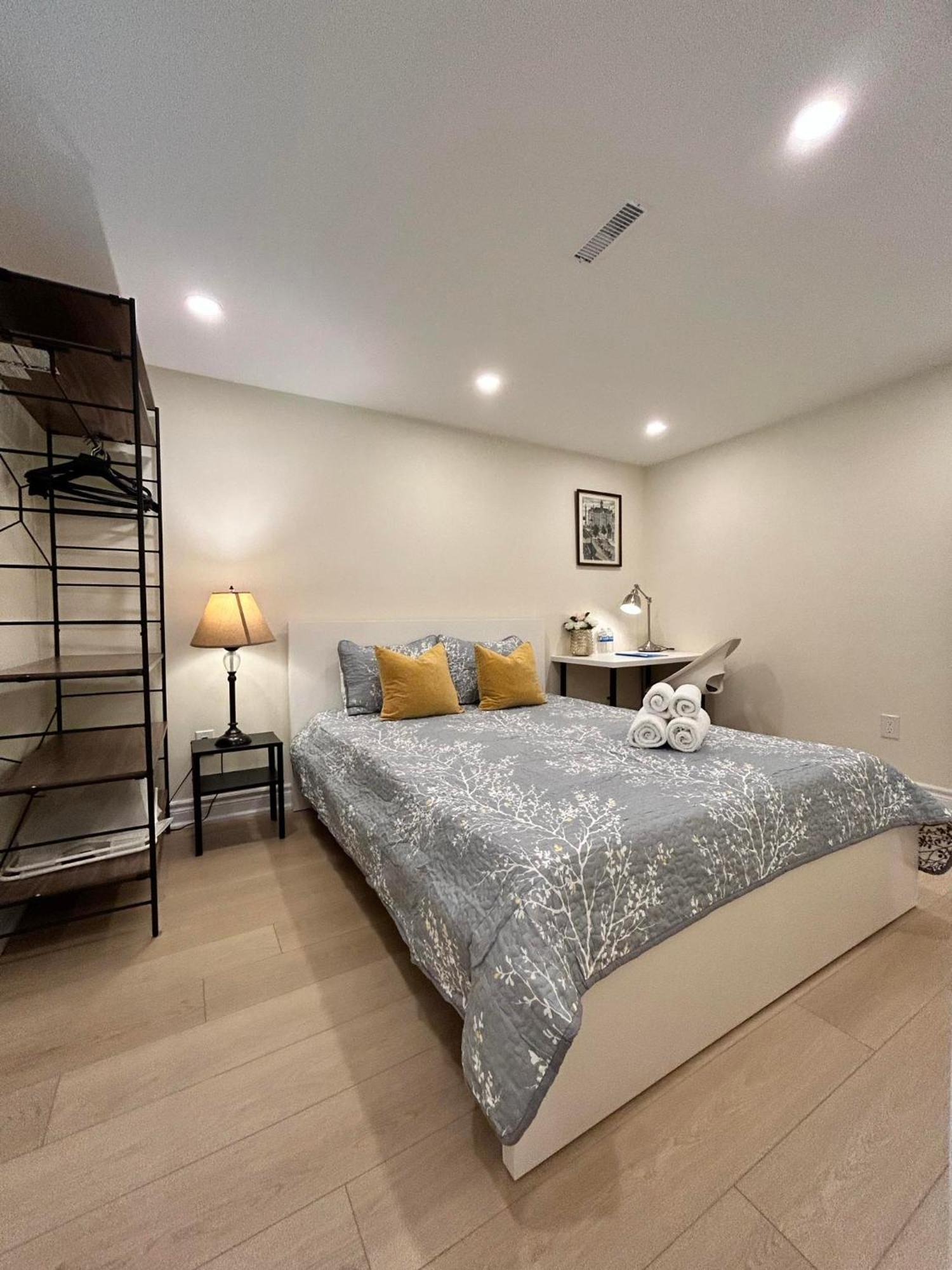 Brand New Lower Home With Exclusive Bathroom Toronto Exterior photo