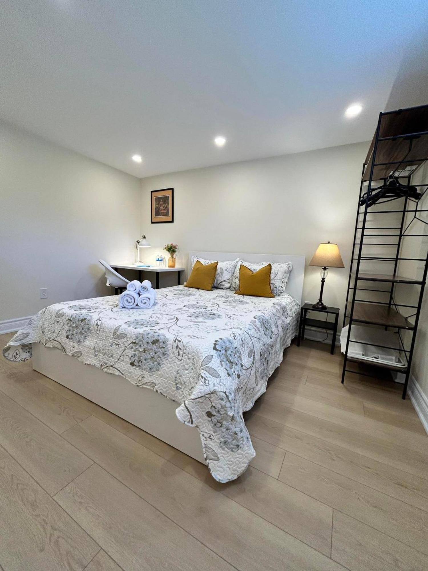 Brand New Lower Home With Exclusive Bathroom Toronto Exterior photo
